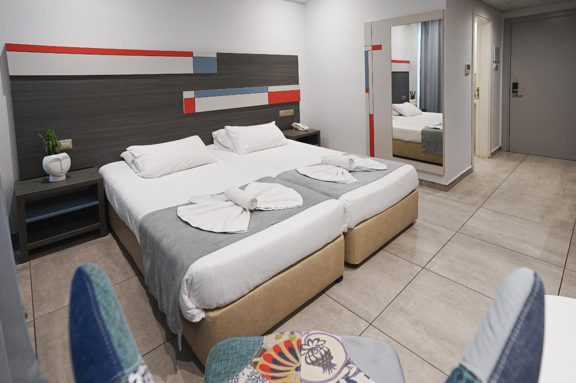 Nicholas Color Hotel Айя Напа Екстериор снимка